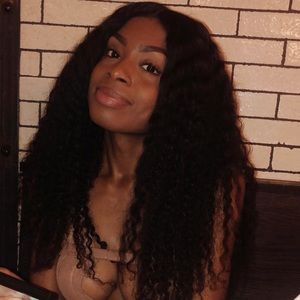 Meet your Posher, Adrienne